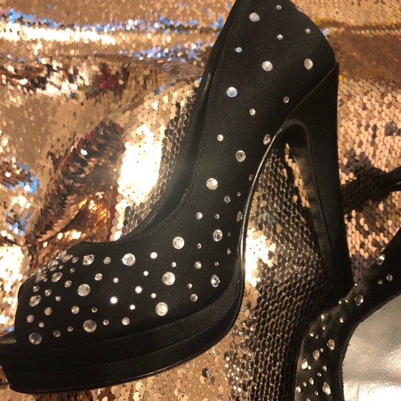 ⭐️ 💋TOUCH UPS BLACK RHINESTONE PLATFORM HEEL💋⭐️ - Picture 5 of 8
